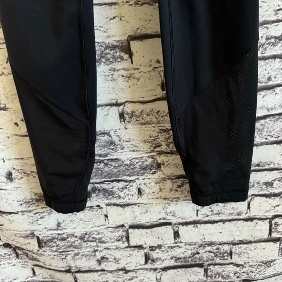LULULEMON Athletica Black Full Length Fishnet Mesh Panel Leggings SZ 8 - Picture 4 of 4
